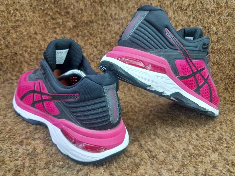 Жіночі бігові кросівки Asics Gel 40 розмір.