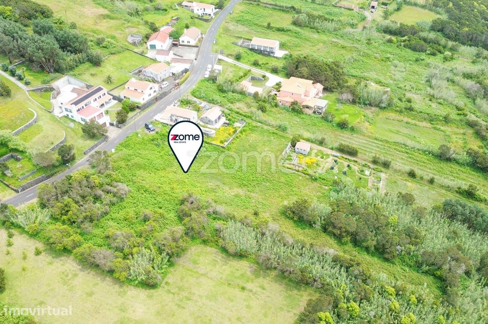 Terreno com 1331m2, no Capelo na Ilha do Faial