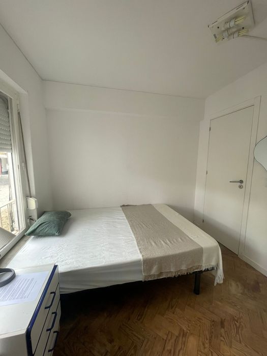 Quarto casal s/caução Olivais Sul