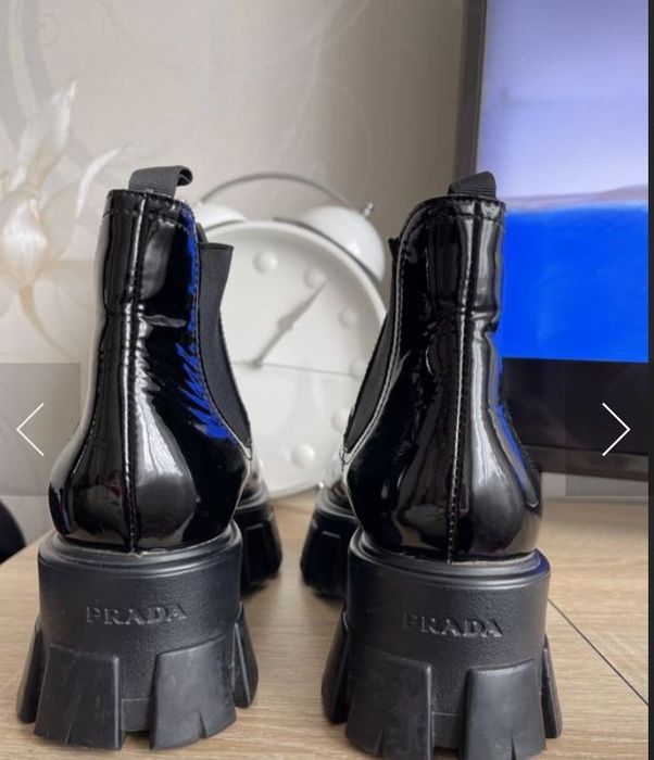 Лакові ботинки Prada