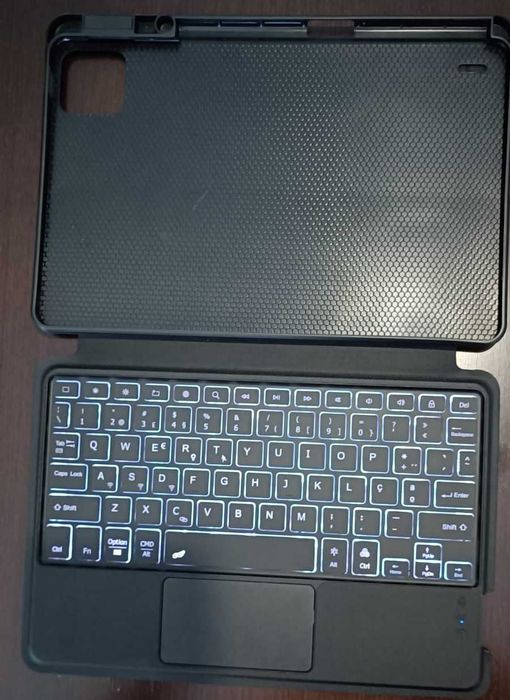 Capa c/ teclado (PT) Tablet Xiaomi Pad 6 11" + Capa Silicone c/ Protec