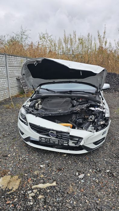 Volvo v60 I D4  R-Design 2017r 190KM Uszkodzone