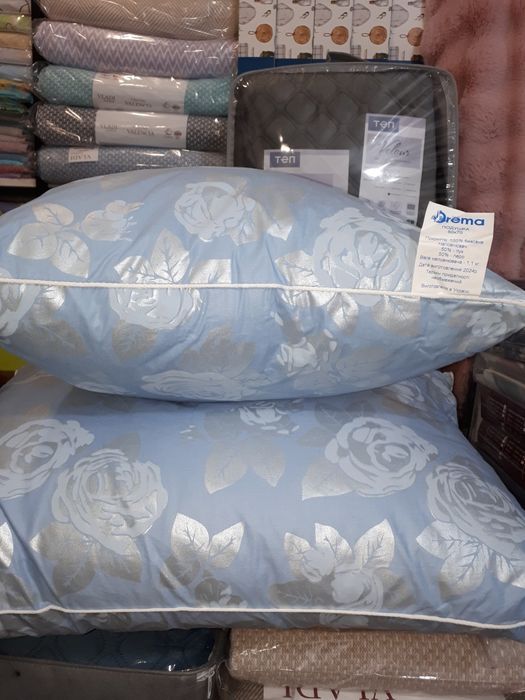 Подушка пухово-перьевые.Фабричные.Пух Перо 
Качественные.Натуральные.