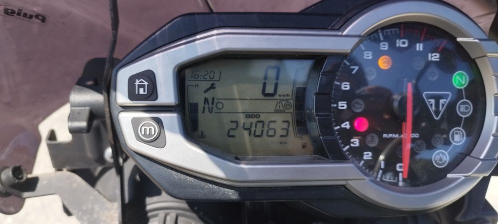 Triumph tiger 800 xrx
