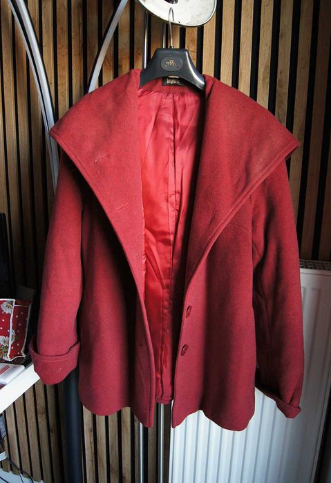 Płaszczyk czerwien burgund z kapturem Impulse L/XL flausz