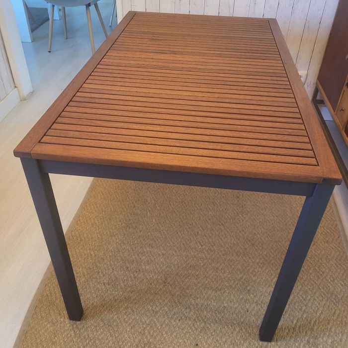Mesa Exterior de Refeições