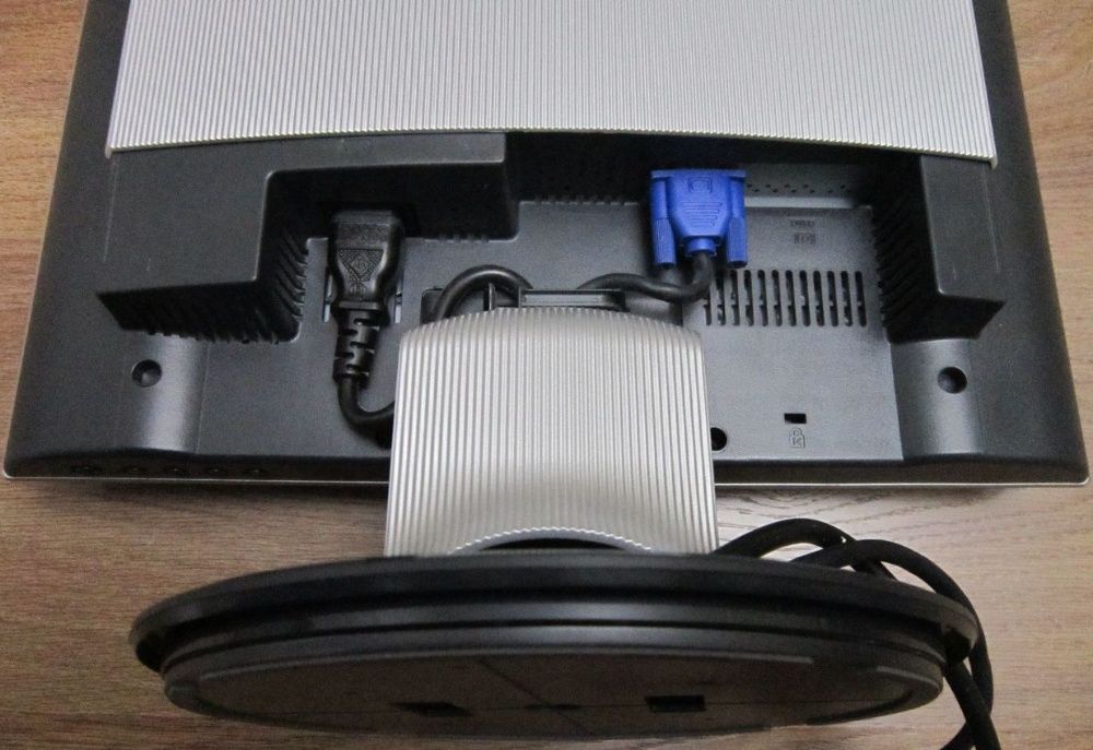 Монитор 17" LG FLATRON L1730S (TN, 1280x1024, 4:3, VGA) исправный