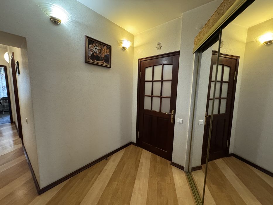 Продається простора 4-х кімнатна квартира в самому центрі Дніпра!