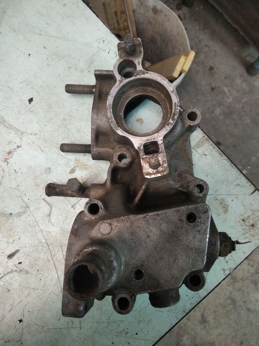 Корпус термостата Пежо 405 1.9 бенз.