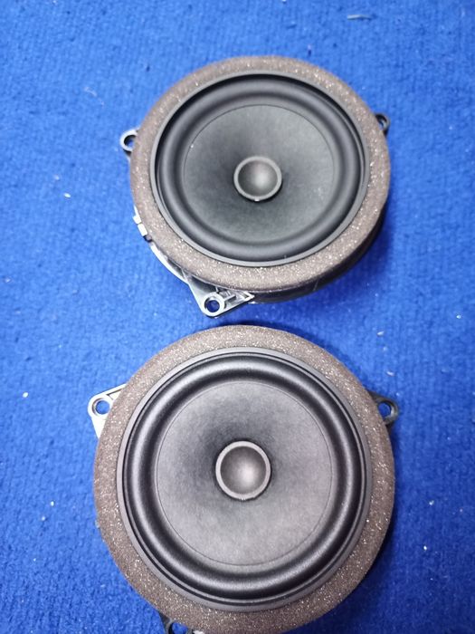 Colunas e subwoofers BMW portas da frente e de trás
