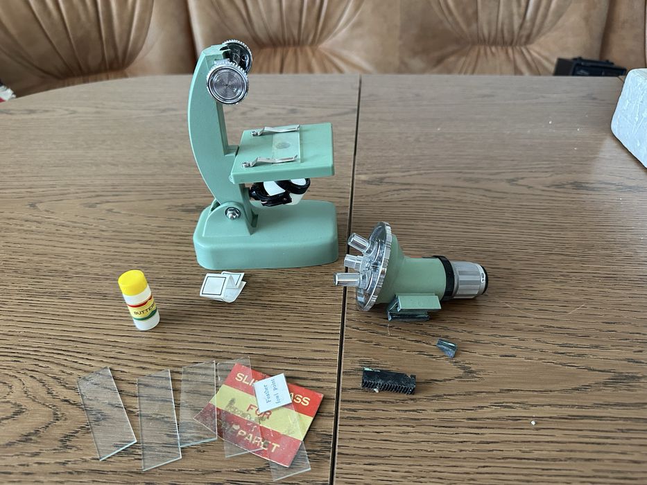 Навчальний мікроскоп