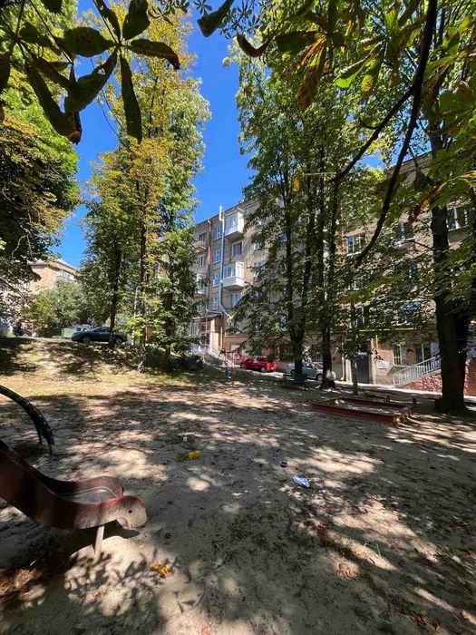 Продаж 2 кімн кв. Сталінка 56 м  Ромоданова (Пугачева )Шевченківський