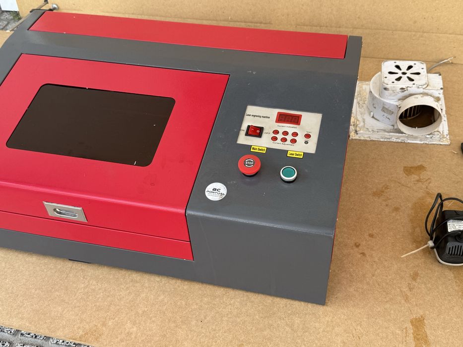 Maquina de gravação e corte a laser