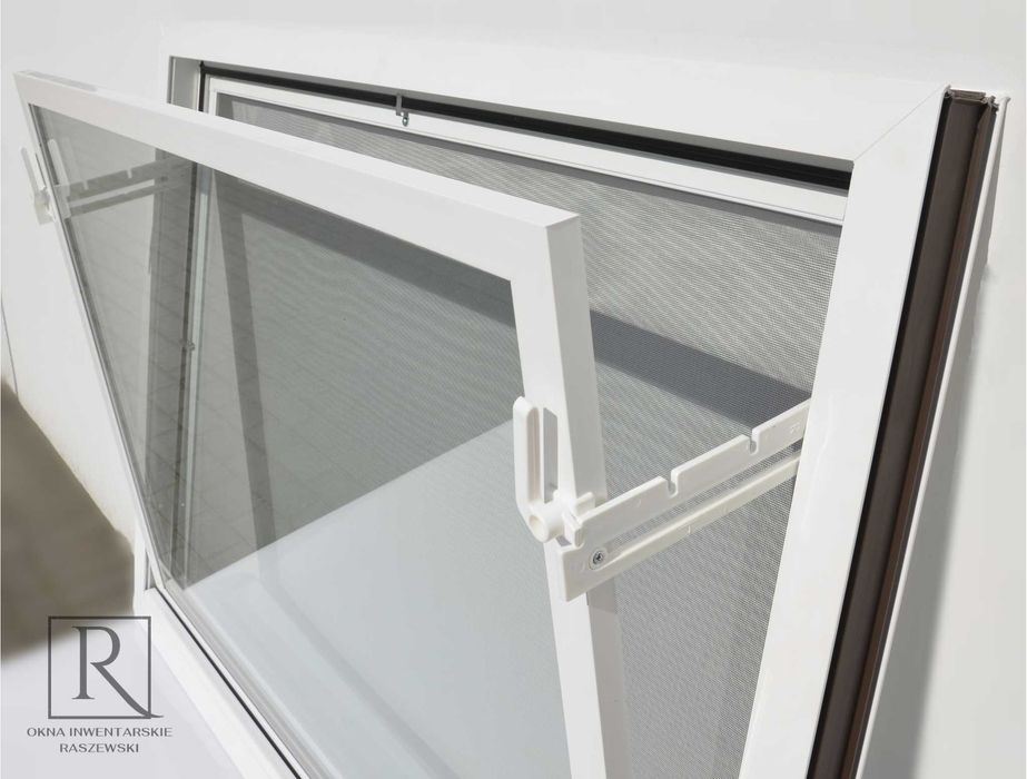 Brązowe Okna inwentarskie gospodarcze 120x90 + siatki ASF Producent