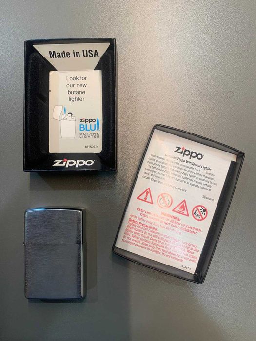 Isqueiro Zippo Genuíno, (à prova de vento) modelo clássico em acabamento cromado ou metálico