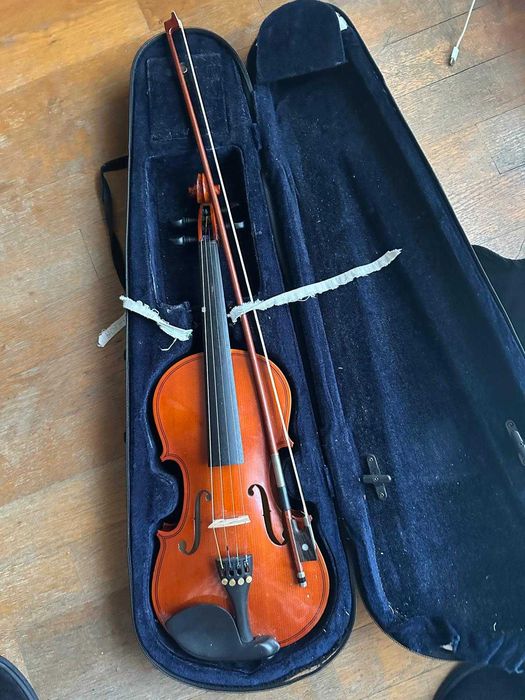 Violino 1/2 em bom estado