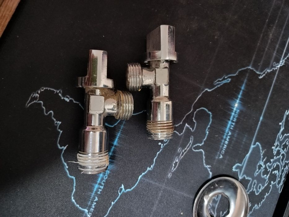 Кутовий шаровий кран для  води