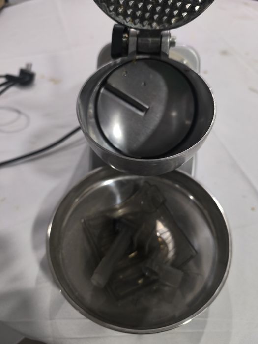 Maquina de picar gelo (industrial)