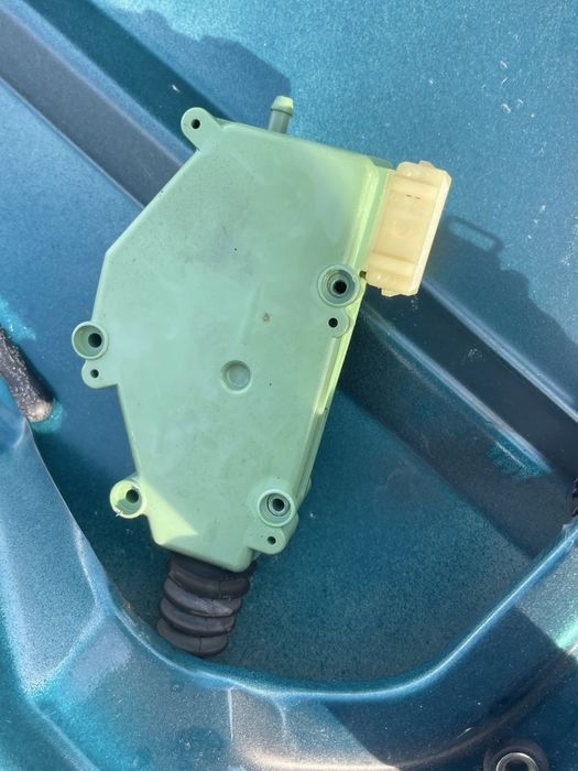 Silownik centralnego zamka vw t4 3 piny