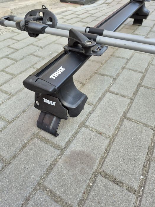 Belki dachowe Thule Evo z uchwytami na rowery