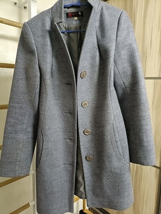 Б/в легеньке пальто
