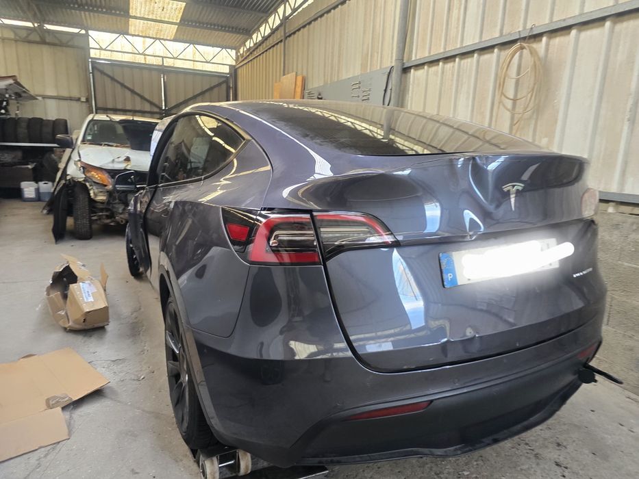 Tesla model y dual motor