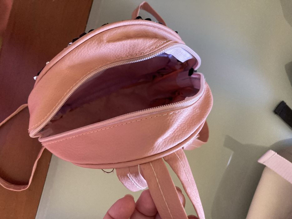 Mochilas  de menina e senhora