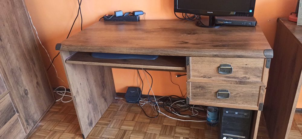 Biurko młodzieżowe