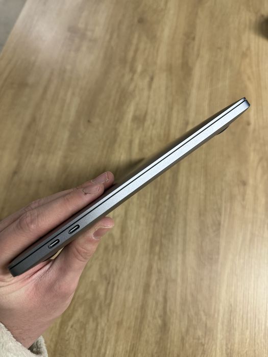 2020 MacBook Pro 13’ Space Gray — M1/8GB/256GB — Батарея: 100%