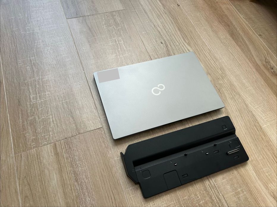 Laptop Fujitsu, Intel I7, 16GB RAM, 512GB, WIN11, stacja dokująca