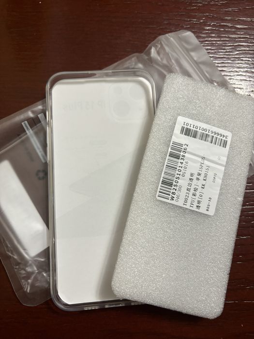 Чехлы на iPhone 15 Plus