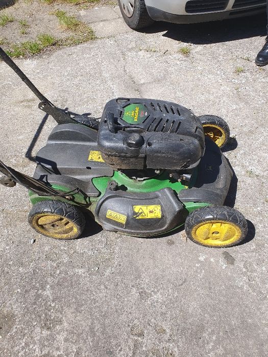 Kosiarka spalinowa z napędem John Deere JS63