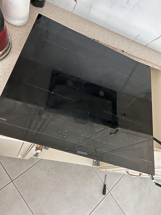 Ендукційна плита gorenje на деталі (бите скло)