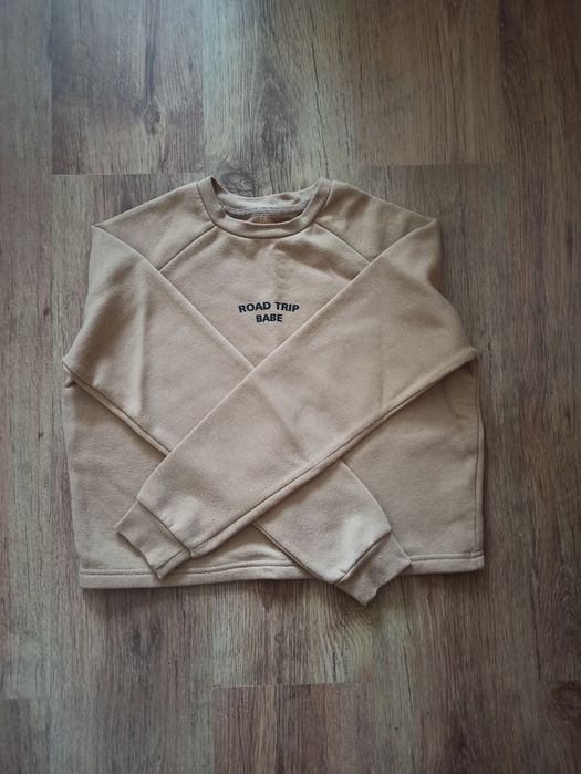 Krótka bluza z napisem