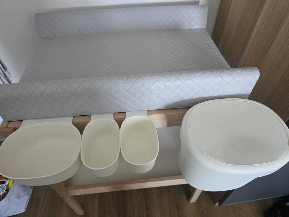 Stół do przewijania Ikea Sniglar z akcesoriami