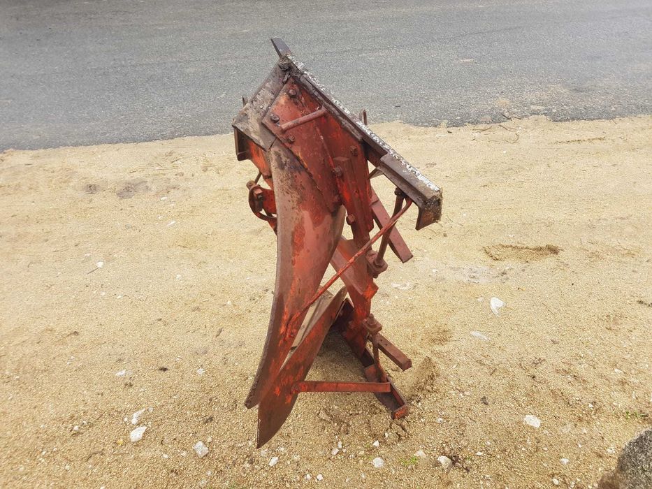 Alfaias - Charrua para trator Pasquali ou equivalente