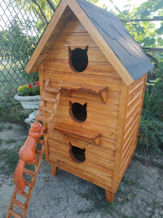 Домик ,будка для кота.