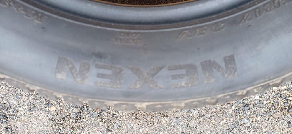 215/55R17 98V NEXEN , dwie opony wielosezonowe.