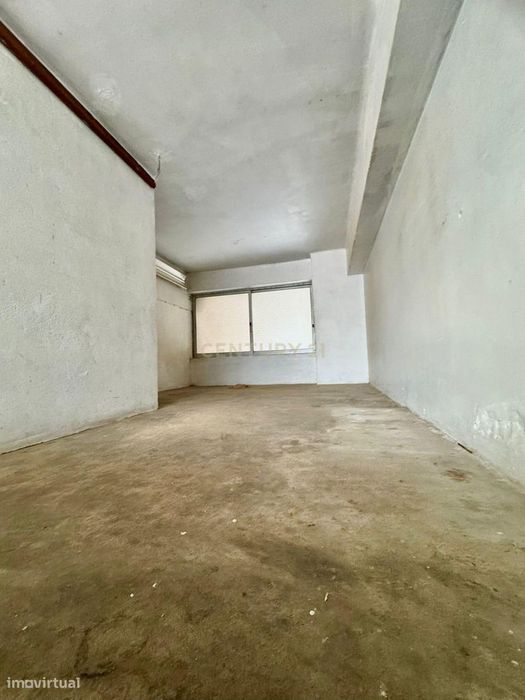 Loja para arrendamento na Reboleira