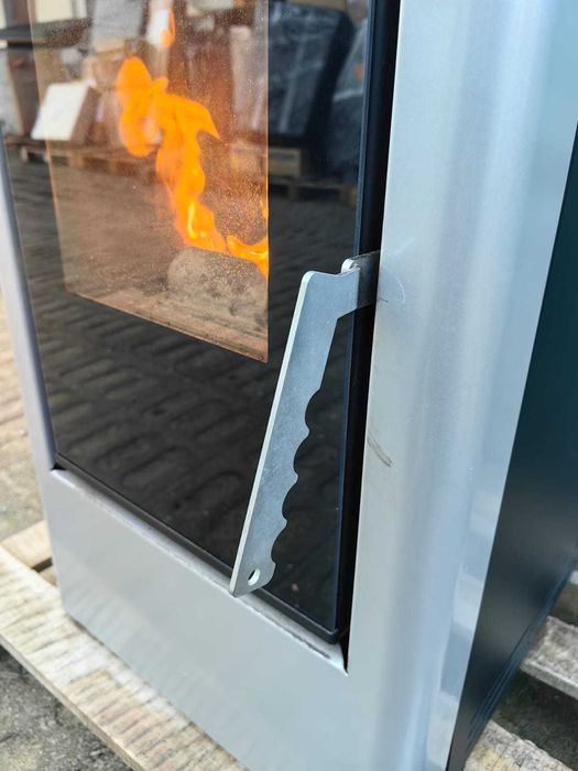 Kominek Piec na pellet Globe Fire grzejnik pelet 9,5kW peleciak