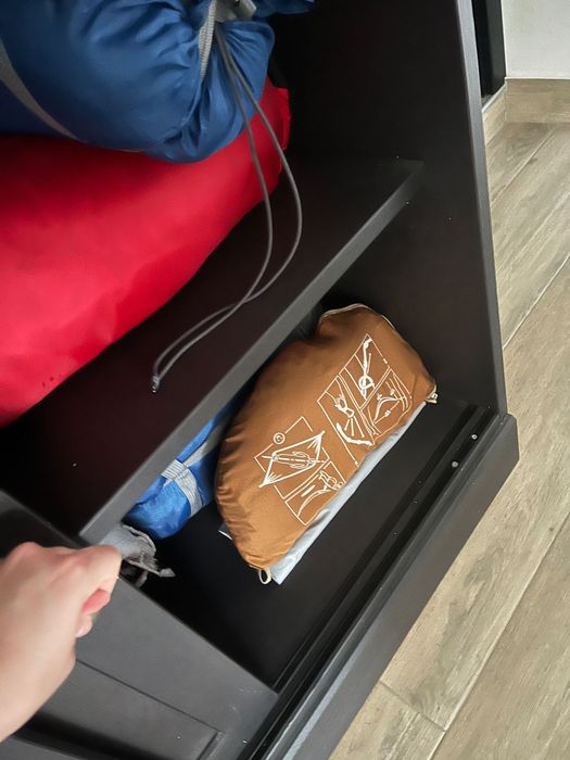 Móvel aparador Havsta com Rodapé Preto