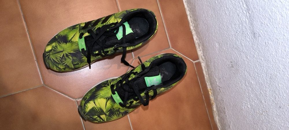 Tênis de rapaz novos