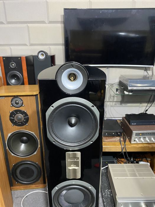 Triangle Genese Lyrr black piano