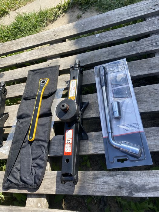 Домкрат tesla Y,tesla 3,tesla X