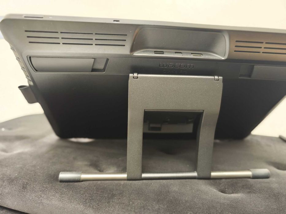 Wacom Cintiq Pro 16 4K DTH167, Wacom Stand, Pro Pen 2 Jak nowy Okazja