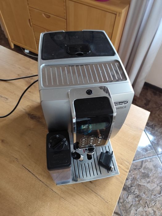 Ekspres ciśnieniowy DeLonghi Dinamica