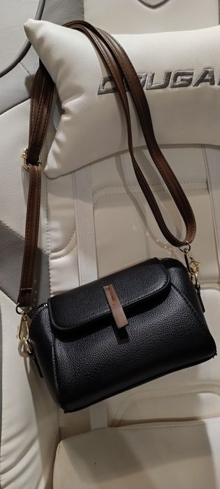 Чорна міні-сумочка крос боді.