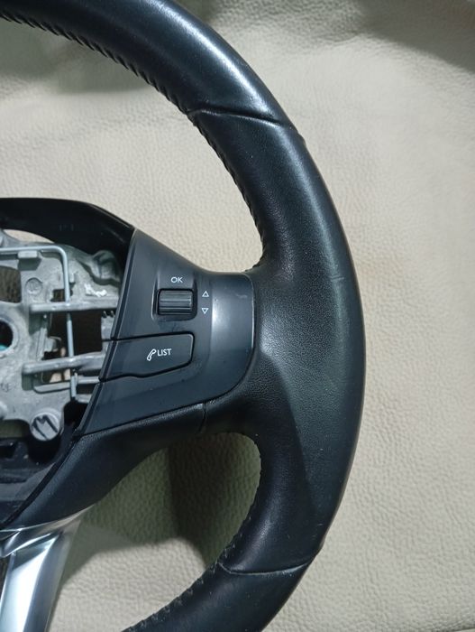 Volante Peugeot 208