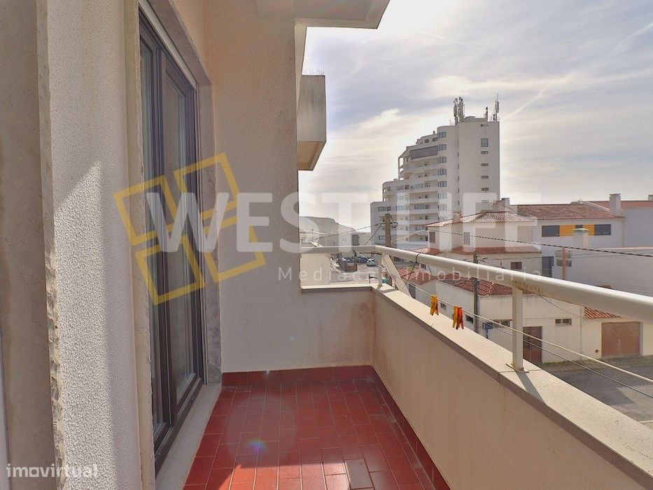 Apartamento T2 Totalmente Remodelado com VISTA MAR - a apenas 3 min...