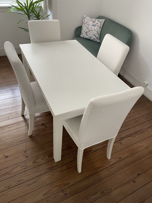 Conjunto de mesa extensivel e 4 cadeiras - HENRIKSDAL
